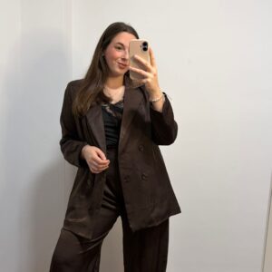 Traje chaqueta saten chocolate